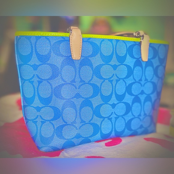 Small C💙ACH T💚TE (barely used) ✨ - Picture 8 of 8